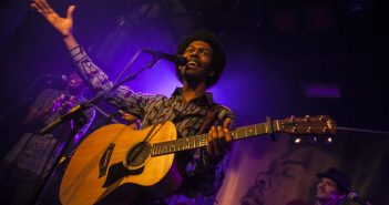Jeangu Macrooy naar de Walburgiskerk Jeangu Macrooy