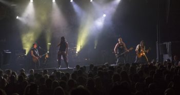 Steamy hot Effenaar geniet van tributes tijdens Legends of Rock Legends of Rock