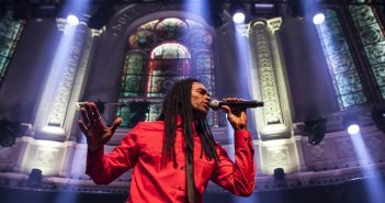 Fab Morvan houdt muziek van Milli Vanilli springlevend Fab Morvan