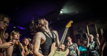 Tyler Bryant and the Shakedown intiem maar spectaculair Tyler Bryant and the Shakedown