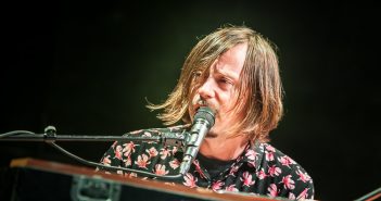 The Lachy Doley groep zet De Bosuil in vuur en vlam