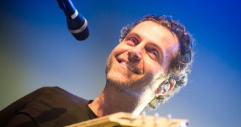 Zappa’s universum strijkt neer in 013 Tilburg Dweezil Zappa