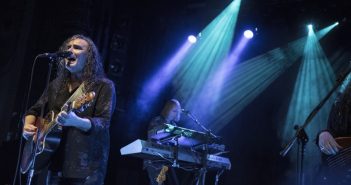 Kayak verrast met nieuwe muziek in Luxor Live Kayak