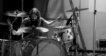 Dave Grohl lanceert PLAY, een tweedelige mini-documentaire Dave Grohl
