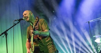 Niels Geusebroek geeft groots optreden met Throwback To Coldplay