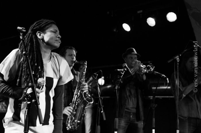 Nicole Willis (Bird, 15-03-2013)