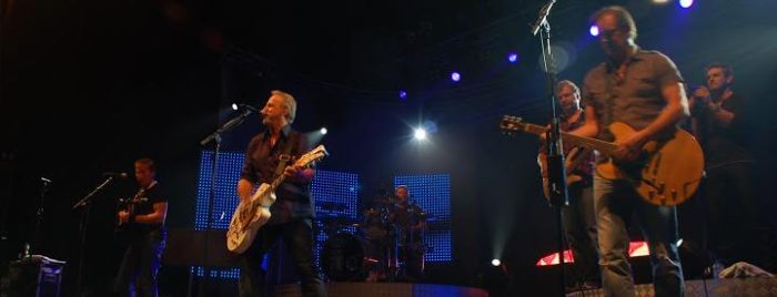 Rowwen Hèze trekt de clubs in