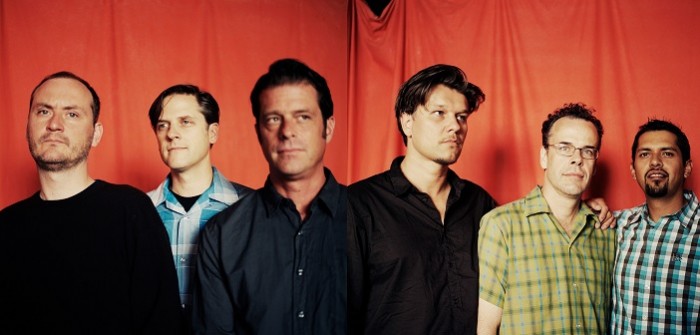 Calexico pijnlijk actueel op nieuw album