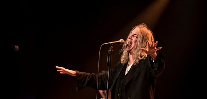 Down the Rabbit Hole trapt af Patti Smith