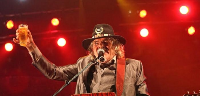 Normaal zegt “Ajuu, de mazzel!”