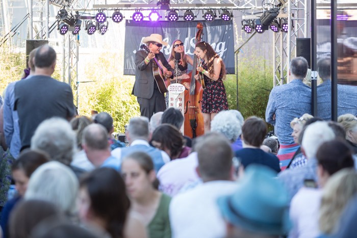 brock en de borckettes op naked song festival foto eric v nieuwland 162627