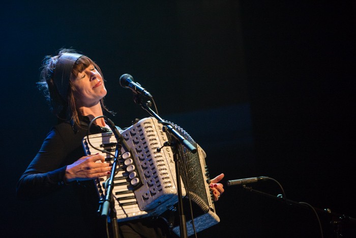 wendy mcneill op naked song festival foto eric v nieuwland 170843