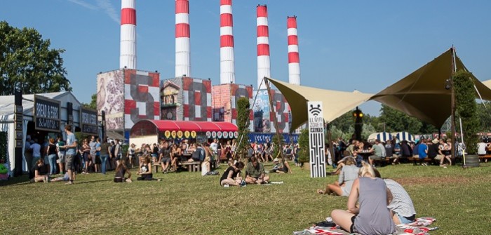 Lowlands zondag: Uitbrakken en weer doorgaan