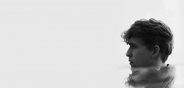 Singer-songwriter Rhodes haat zijn eigen stem