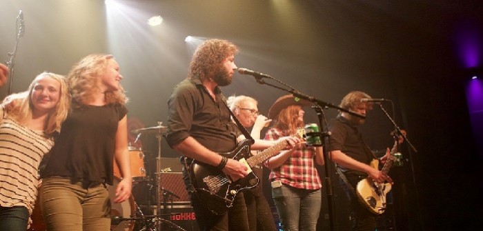 ‘SOS op de SMS’ nieuwe single Bökkers Bökkers