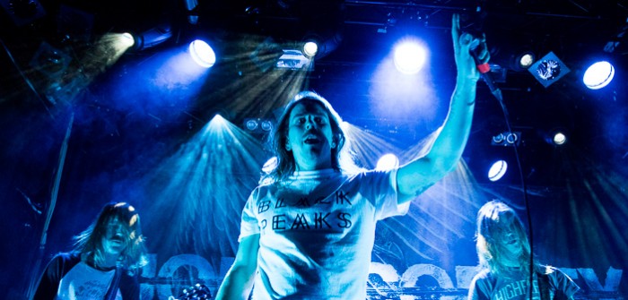 John Coffey crowsurft de trap op in Patronaat John Coffey