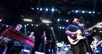 Nathaniel Rateliff & the Nightsweats zetten Doornroosje in vuur en vlam