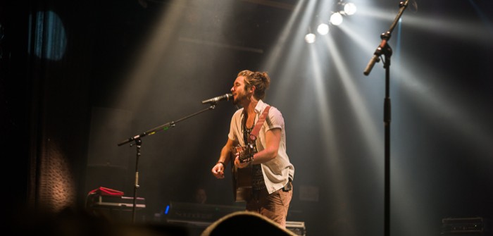 Zuid-Afrikaanse Jeremy Loops laat Melkweg dansen