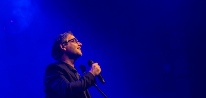 Guus Meeuwis sluit clubtour af met bierdouche Guus Meeuwis