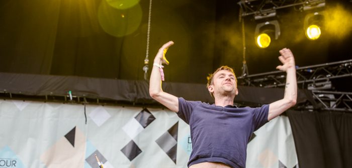Hoogstaand cultureel verantwoorde muziek bij The Orchestra of Syrian Musicians with Damon Albarn Damon Albarn