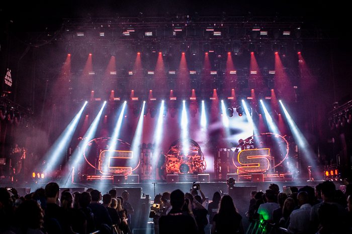 Een regenachtige, maar prachtige zondag op Lowlands
