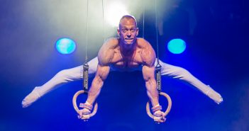 Hartverwarmende omarming voor Yuri van Gelder Yuri van Gelder