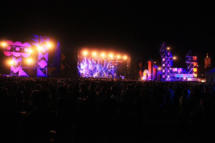 Generatiekloven en zweetdruppels tijdens broeierig Zomerparkfeest