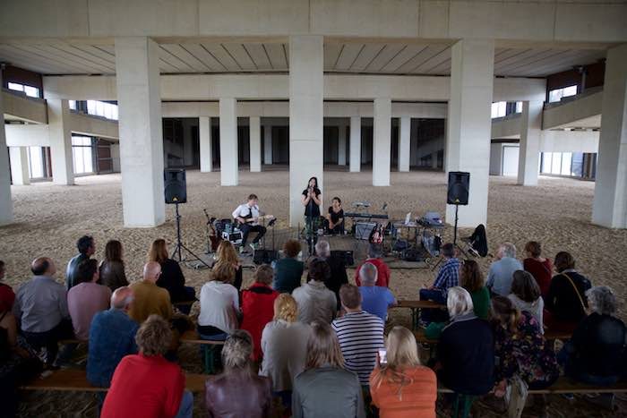 Aparte locaties en muziek op Festival De Oversteek