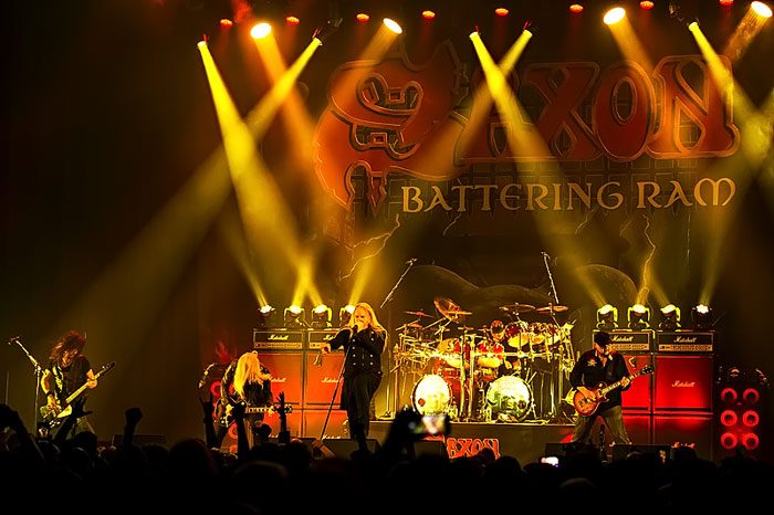 Saxon trekt meerdere generaties metalfans naar 013 saxon