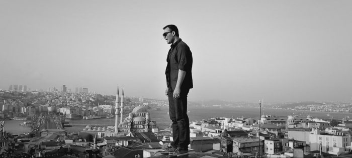 Rafet El Roman naar het Wilminktheater in Enschede