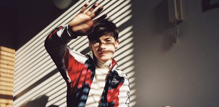 Declan McKenna komt naar de Maassilo Declan McKenna