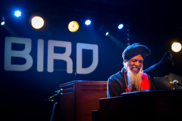Dr. Lonnie Smith laat de muziek het werk doen Dr. Lonnie Smith