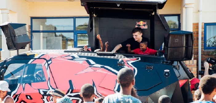 Martin Garrix zet zich in voor SOS Kinderdorpen