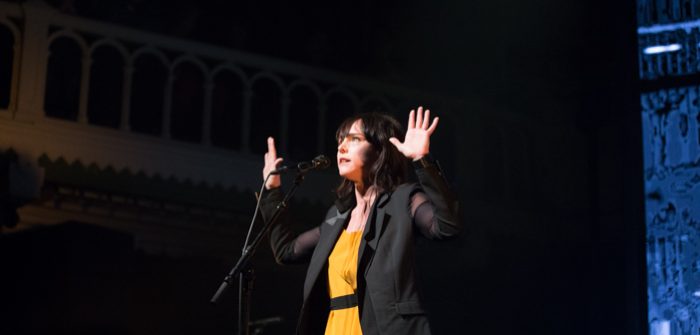 Wende geeft zich bloot in Paradiso Wende Snijders