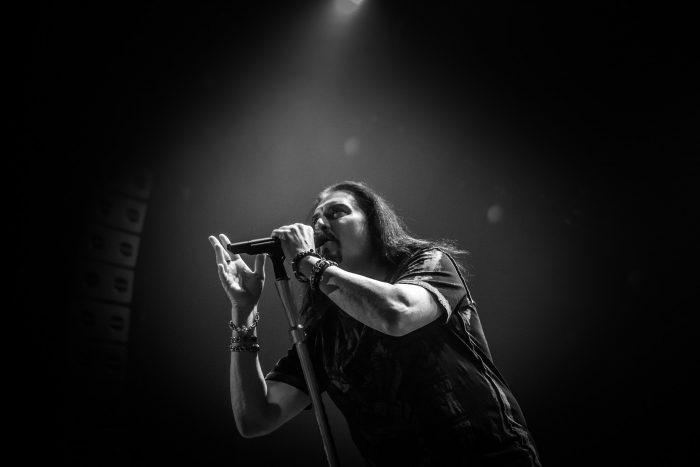 Dream Theater op automatische piloot in Tilburgse 013