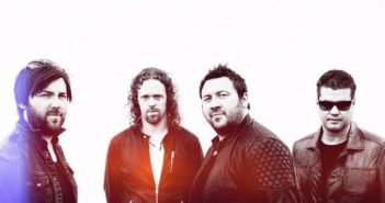 British Blues Awards winnaar King King naar Burgerweeshuis King King