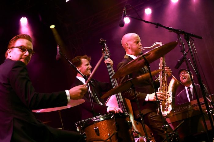 BRUUT! en Anton Goudsmit naar Burgerweeshuis