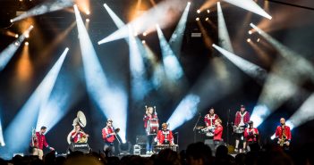 MEUTE laat de muziek voor zich spreken in Paradiso
