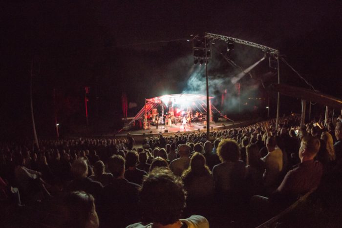 Hooverphonic overtreft hun Live At-optreden van 5 jaar geleden Hooverphonic