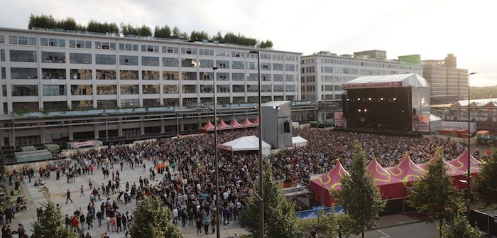 Bryan Adams laat Strijp S rocken Bryan Adams Strijp S