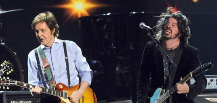 Paul McCartney drumt op nieuw album Foo Fighters Paul McCartney
