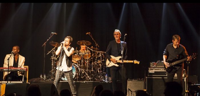 Mike + The Mechanics geven optreden gevuld met hits in Melkweg