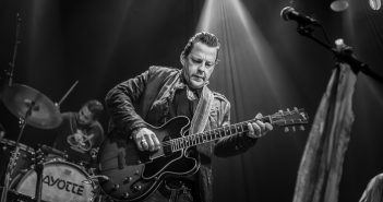 Ian Siegal trakteert fans op nieuwe nummers Ian Siegal