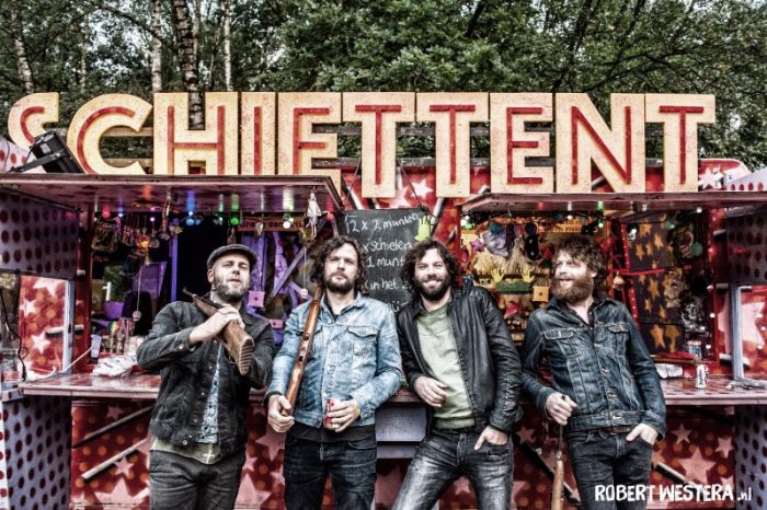 Bökkers terug met een nieuw album: ‘Schorem Uut De Schiettente’ Bökkers