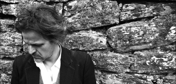 Tom McRae solo naar Nederland Tom McRae