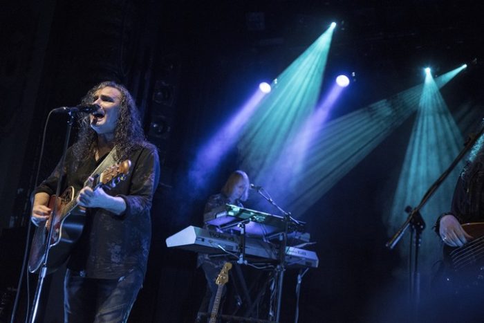 Kayak verrast met nieuwe muziek in Luxor Live Kayak