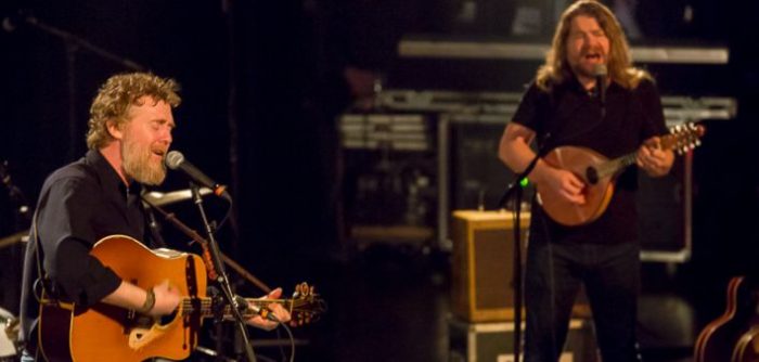 Glen Hansard ondanks verkoudheid opnieuw indrukwekkend in TivoliVredenburg