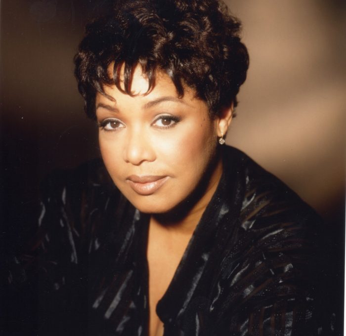 RED feat. Marjorie Barnes dansbaar en opzwepend in De Observant