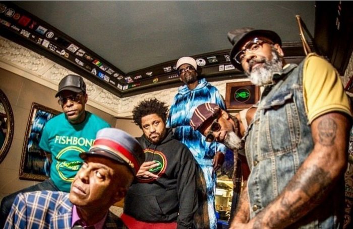 Fishbone met originele bezetting in Gebouw-T Fishbone