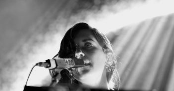 Eefje de Visser verplaatst concert naar het Nieuwe Luxor Theater Eefje de Visser